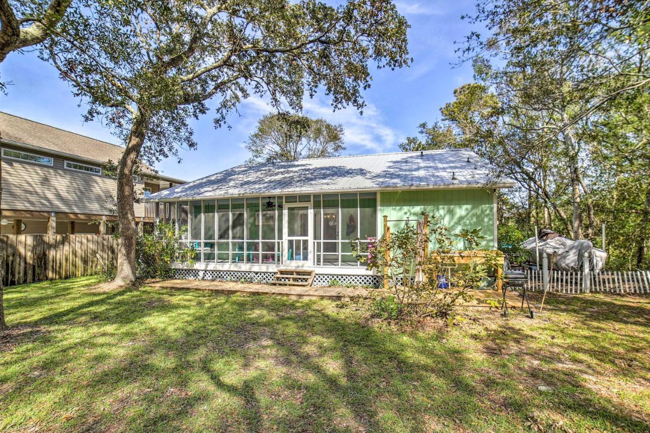 Oak Island Home With Yard Less Than 1 Mi To The Beach! Exterior photo